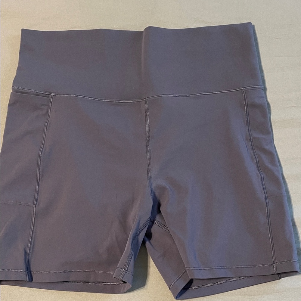 Vuori High-Rise Bike Shorts in grey